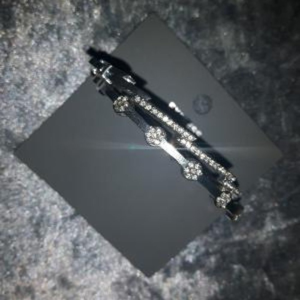 Silvertone Bangle bracalet